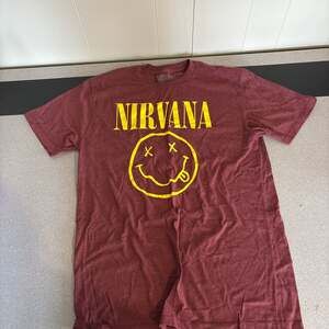 Nirvana Mineral Wash Maroon T-Shirt with Yellow Smiley Face Graphic Large